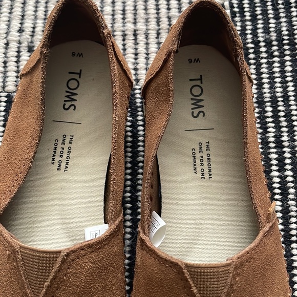Toms Dark Amber Suede Classic Slip on New! - Picture 4 of 7